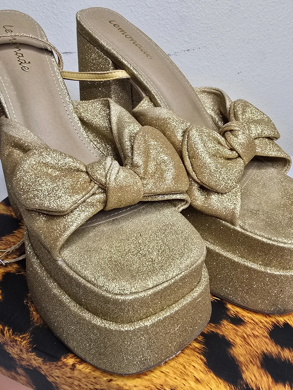 Lemonade Hot Sauce Gold Platform Bow Heels – Women's Size 9